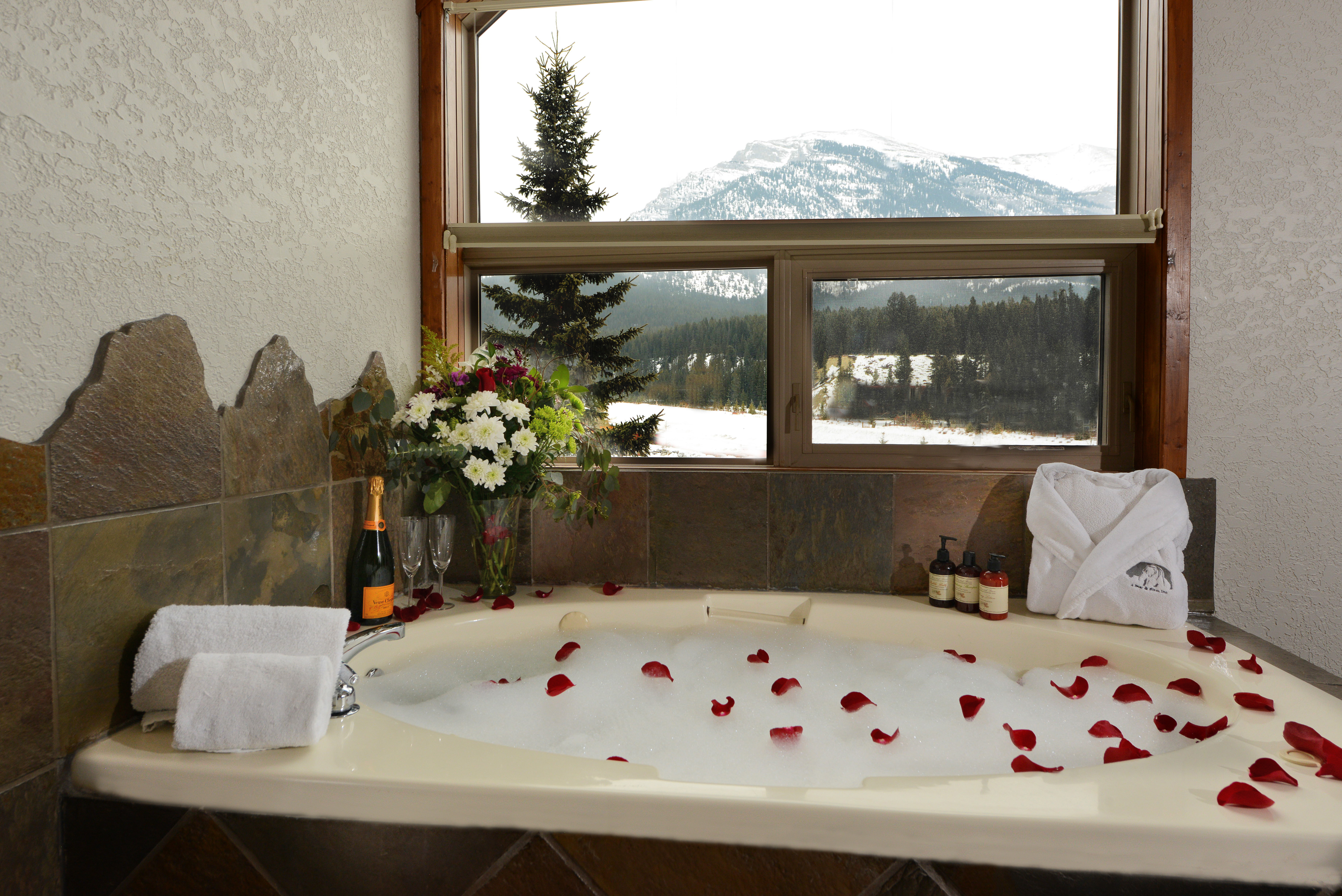 Honeymoon Deluxe King Two Person Jacuzzi Tub