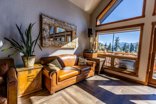 luxury cabin-like accomodations in canmore alberta
