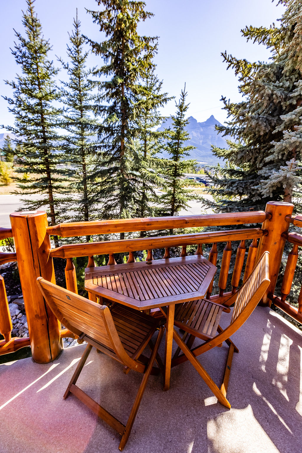 Travelers King Balcony with Mountain View